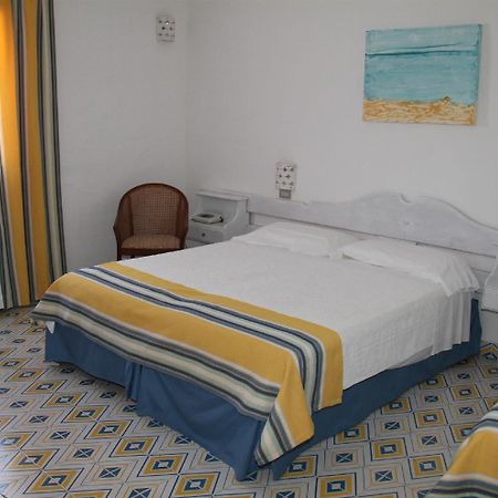 Hotel Tre Botti Baja Sardinia Luaran gambar